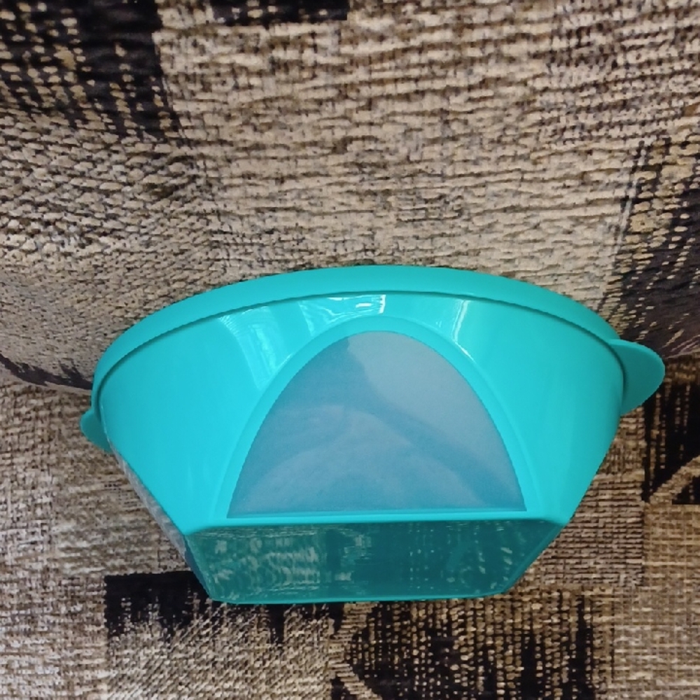 4/$60 New Blue & Clear Tupperware Bowl With Lid